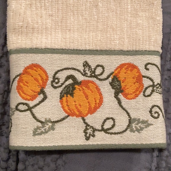 NWOT - Celebrate Fall - Hand Towels - 2 Pieces - Picture 2 of 7